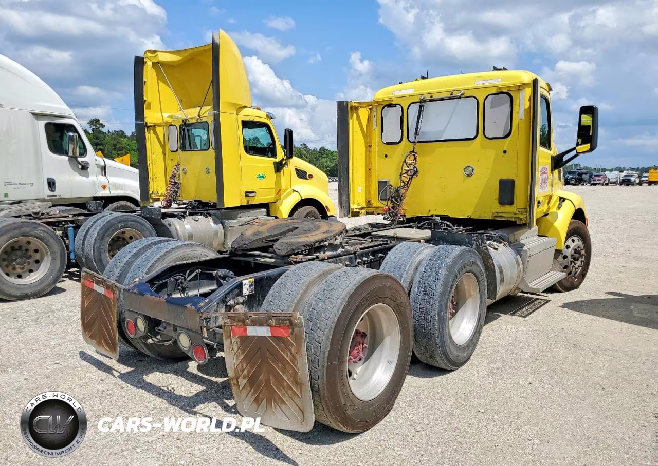 2017 Peterbilt 579 Semi Truck VIN:1XPBDP9X2HD421081 - 4
