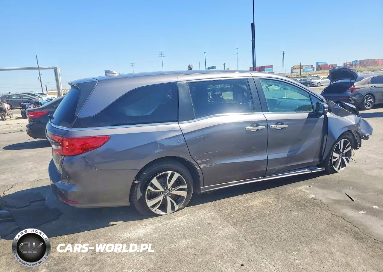 2021 Honda Odyssey Touring VIN:5FNRL6H87MB033919 - 3