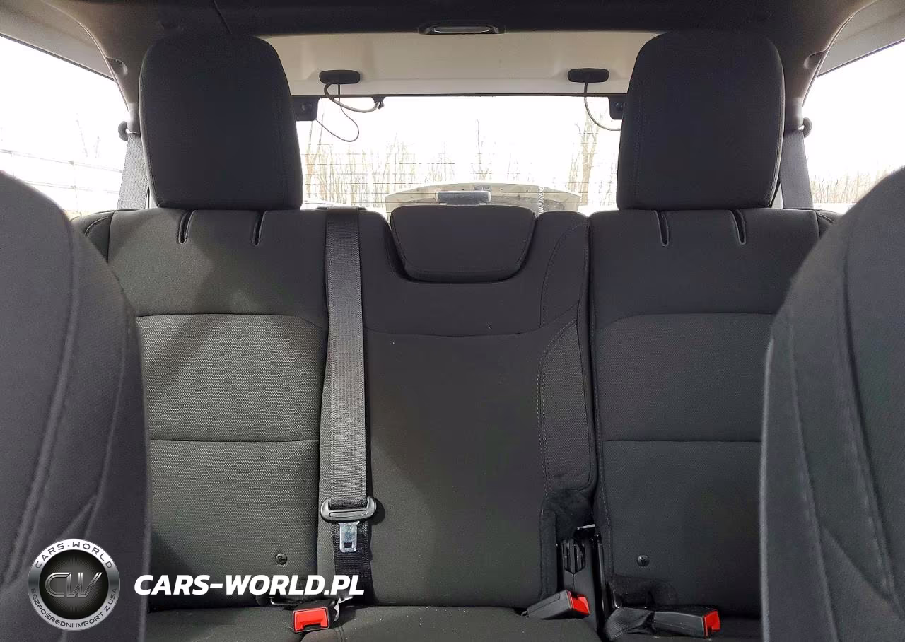 2018 Jeep Wrangler Unlimited Sahara VIN:1C4HJXEG7JW256441 - 10