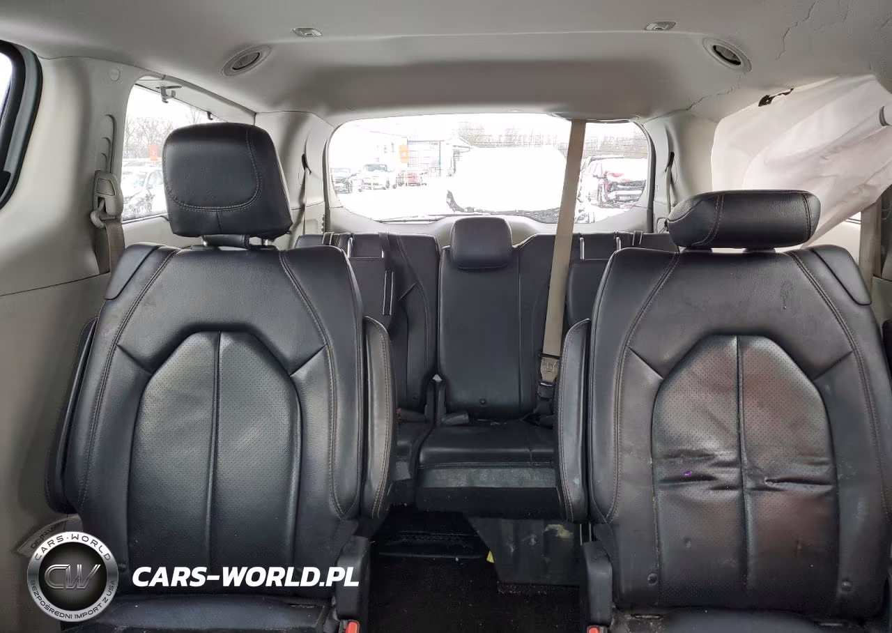 2019 Chrysler Pacifica Touring L VIN:2C4RC1BG5KR650420 - 10