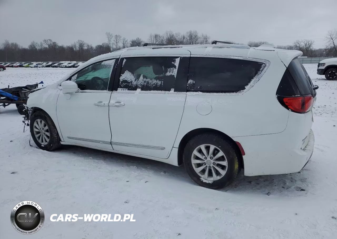 2019 Chrysler Pacifica Touring L VIN:2C4RC1BG5KR650420 - 2