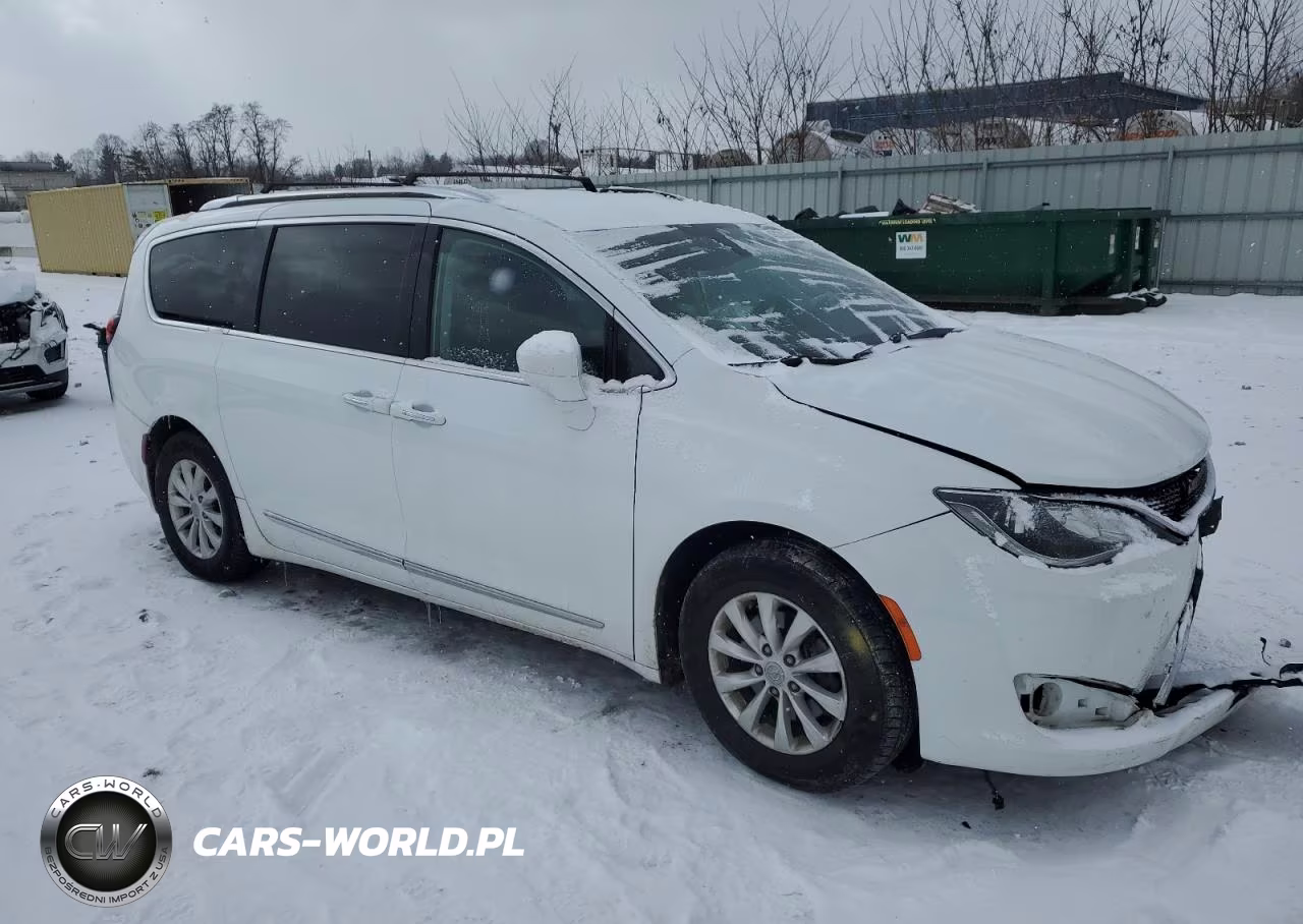 2019 Chrysler Pacifica Touring L VIN:2C4RC1BG5KR650420 - 4