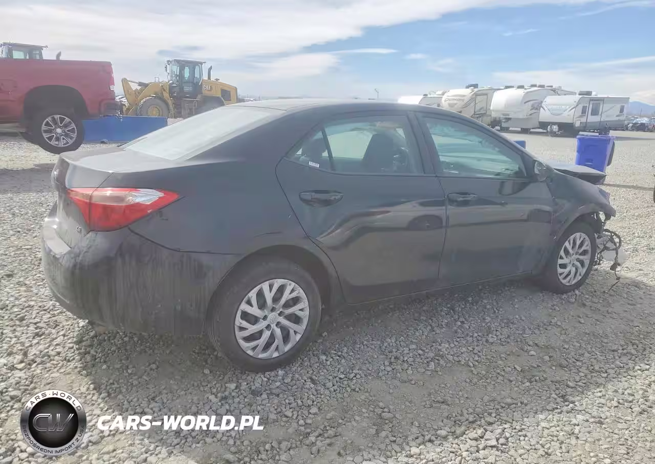 2017 Toyota Corolla Le VIN:5YFBURHE5HP685986 - 3