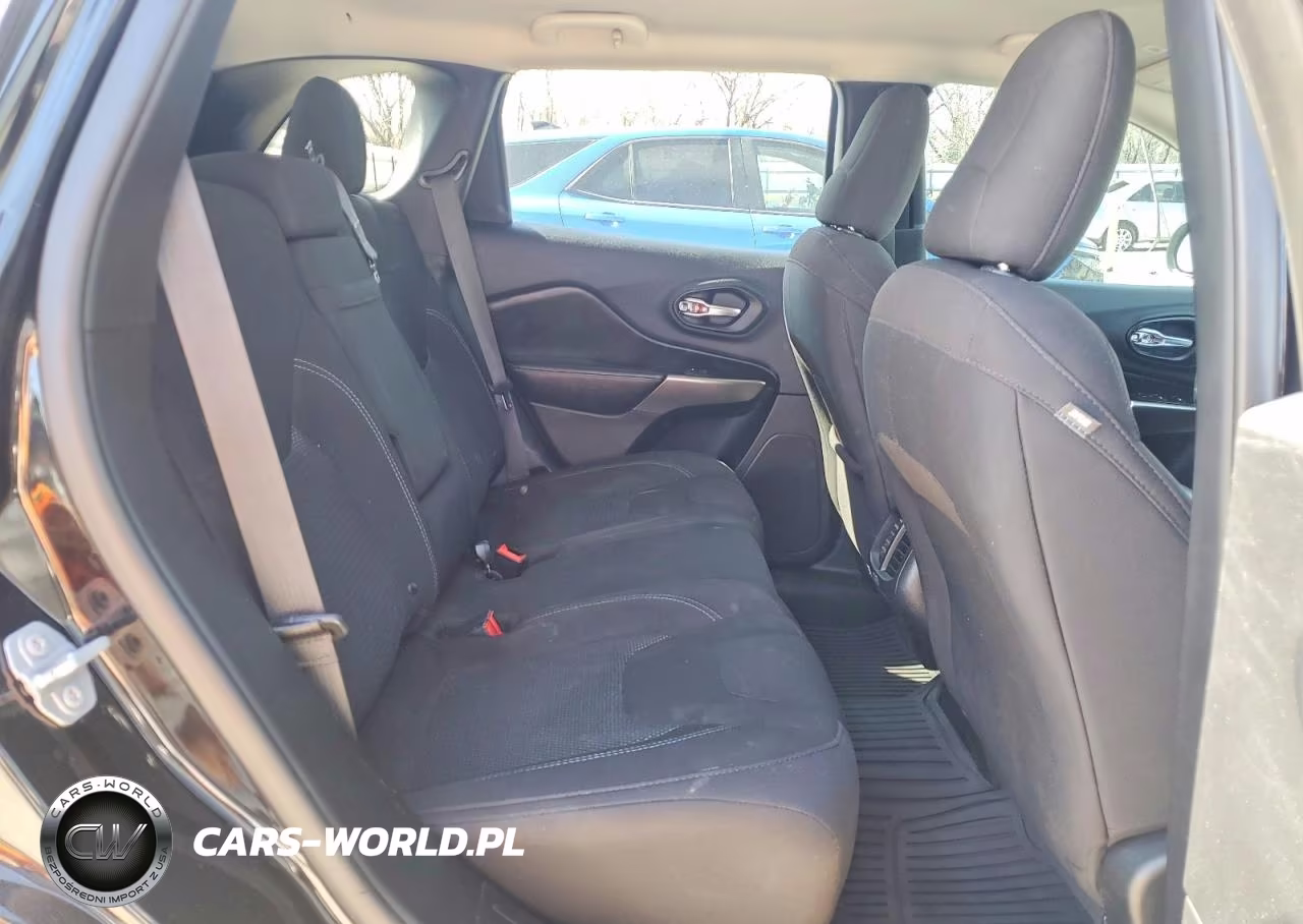 2019 Jeep Cherokee Latitude VIN:1C4PJLCB8KD348747 - 10