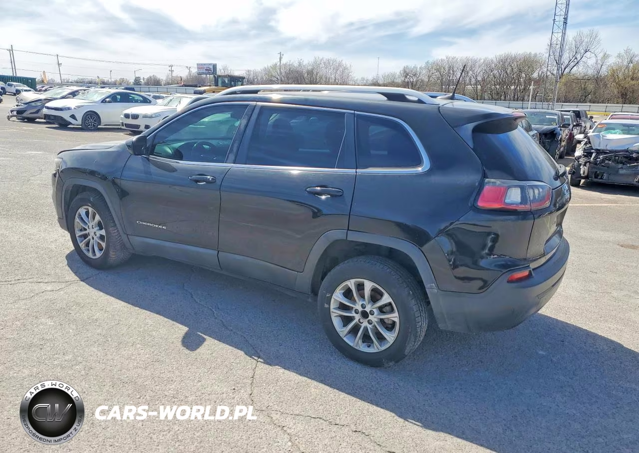 2019 Jeep Cherokee Latitude VIN:1C4PJLCB8KD348747 - 2