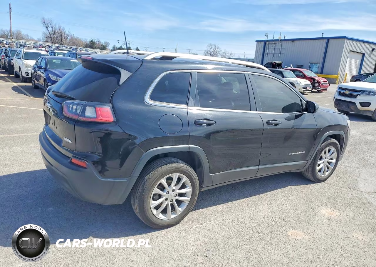 2019 Jeep Cherokee Latitude VIN:1C4PJLCB8KD348747 - 3