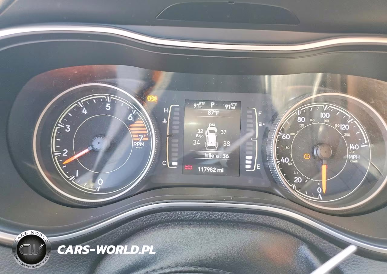 2019 Jeep Cherokee Latitude VIN:1C4PJLCB8KD348747 - 9