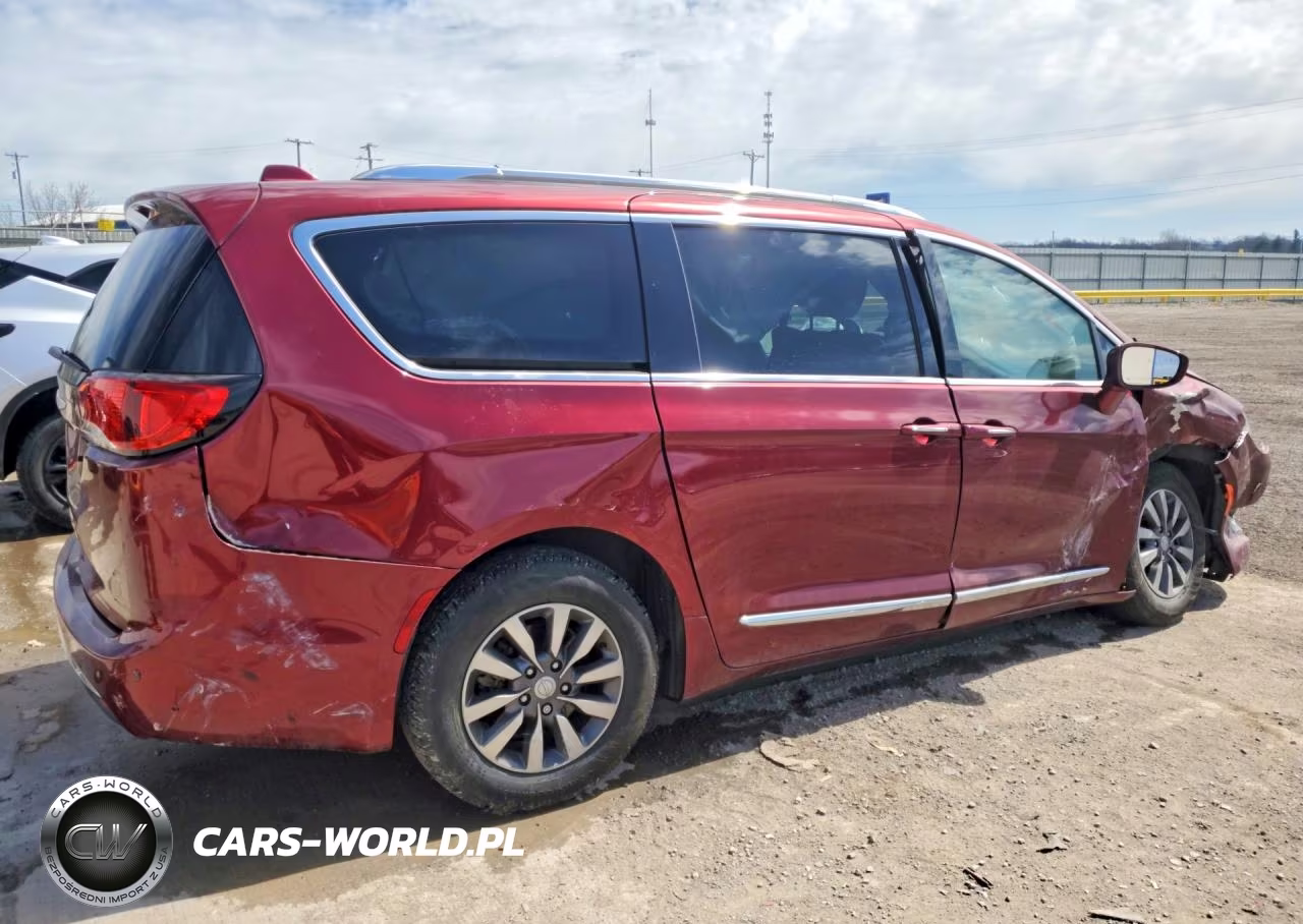 2019 Chrysler Pacifica Touring L Plus VIN:2C4RC1EG9KR746613 - 3