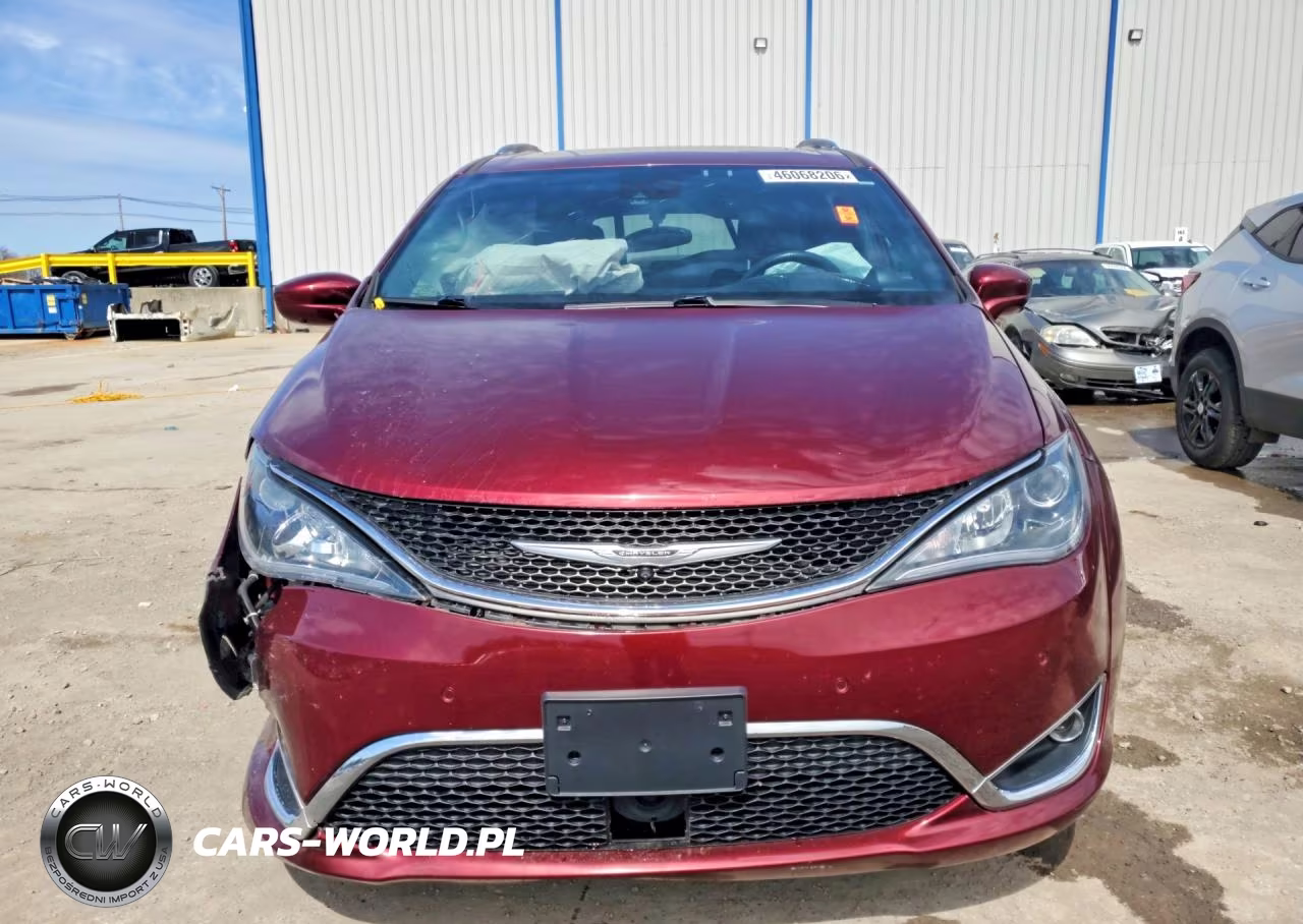 2019 Chrysler Pacifica Touring L Plus VIN:2C4RC1EG9KR746613 - 5