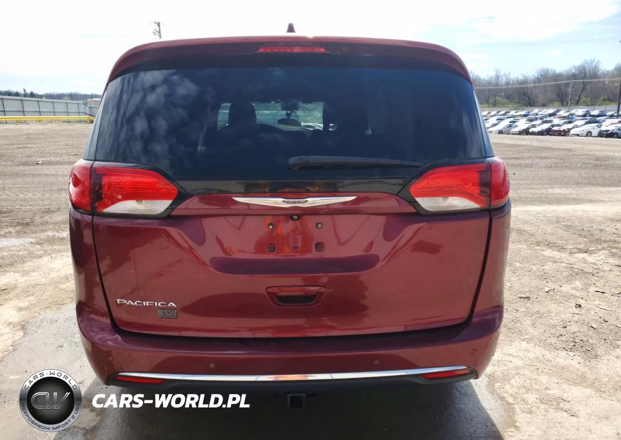 2019 Chrysler Pacifica Touring L Plus VIN:2C4RC1EG9KR746613 - 6