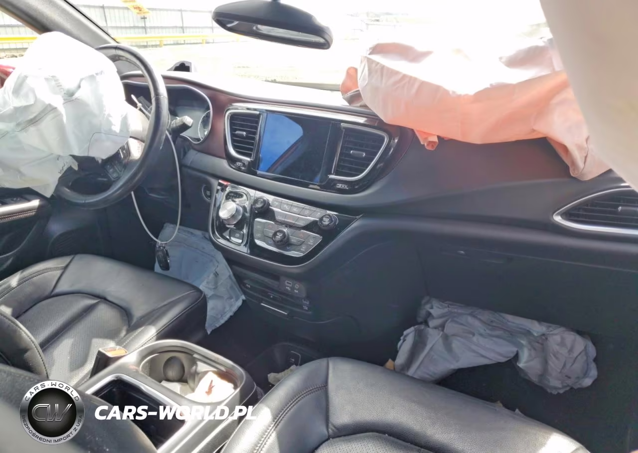 2019 Chrysler Pacifica Touring L Plus VIN:2C4RC1EG9KR746613 - 8