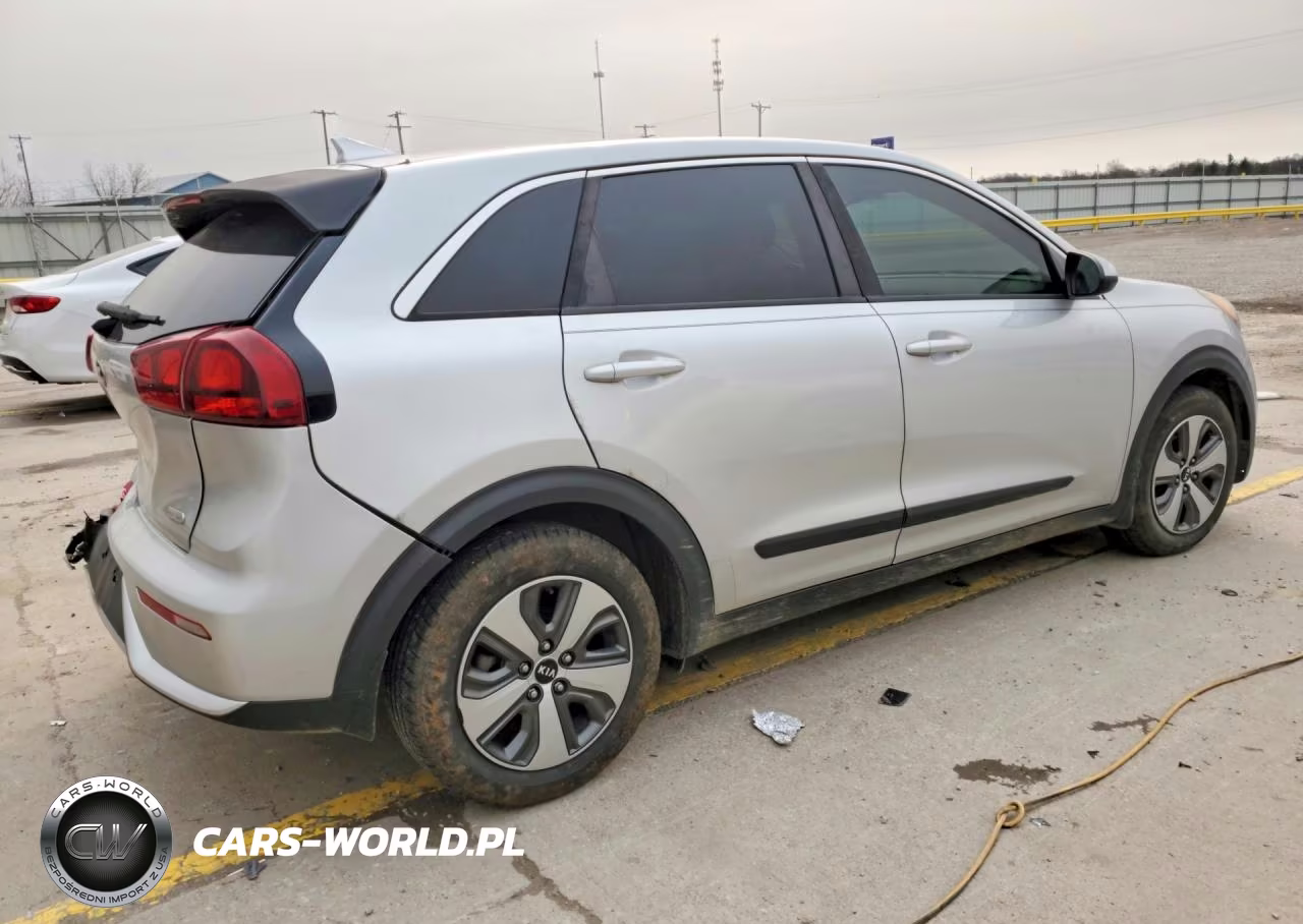 2018 Kia Niro Fe VIN:KNDCB3LC0J5210083 - 3