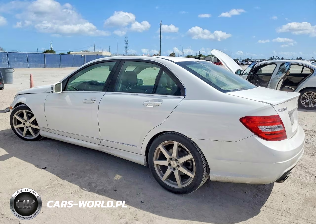 2014 Mercedes-Benz C 250 VIN:WDDGF4HB7EA963561 - 2