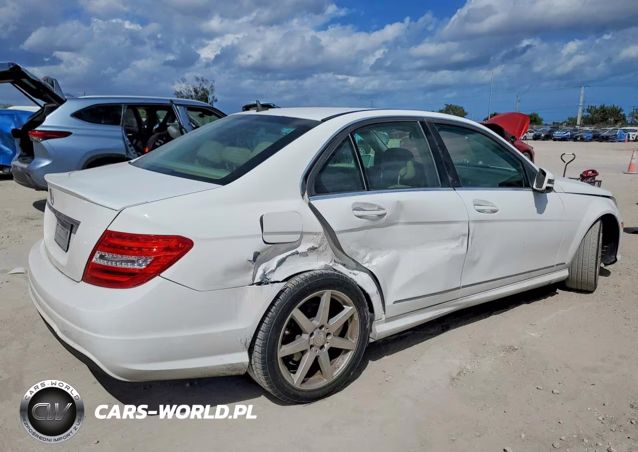 2014 Mercedes-Benz C 250 VIN:WDDGF4HB7EA963561 - 3