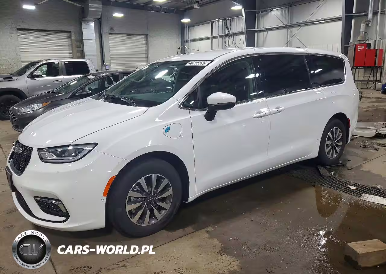 2023 Chrysler Pacifica Hybrid Touring L