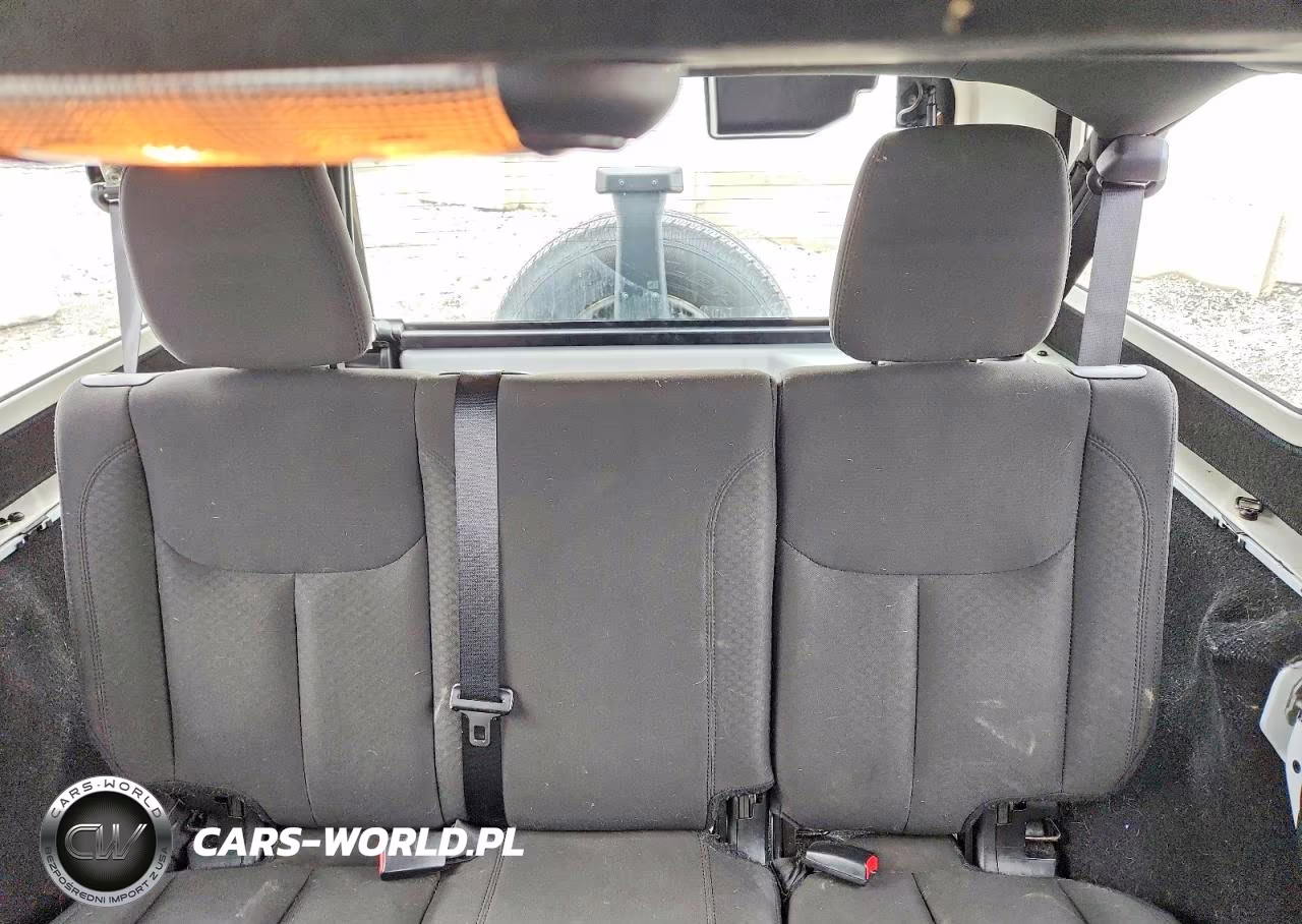 2017 Jeep Wrangler Unlimited Sport VIN:1C4BJWDG8HL699646 - 10