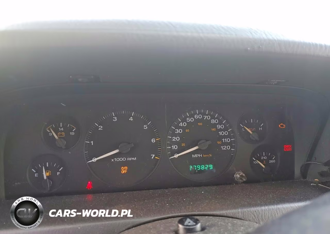 2004 Jeep Grand Cherokee Laredo VIN:1J4GW48SX4C429834 - 9