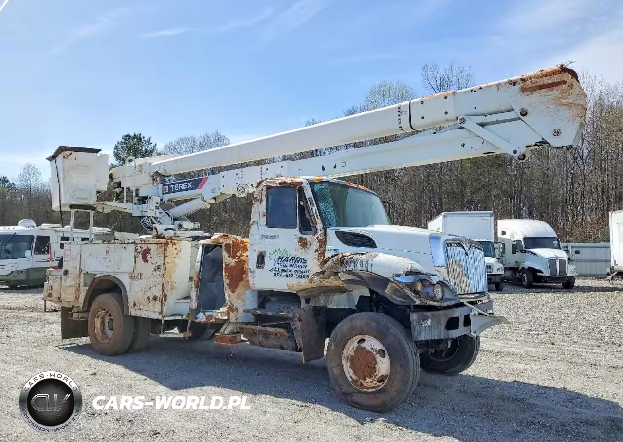 2013 International 7300 Bucket Truck