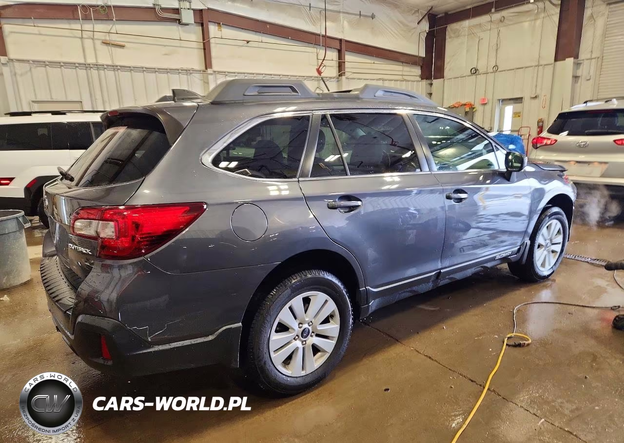 2018 Subaru Outback 2.5I Premium VIN:4S4BSACC4J3350550 - 3