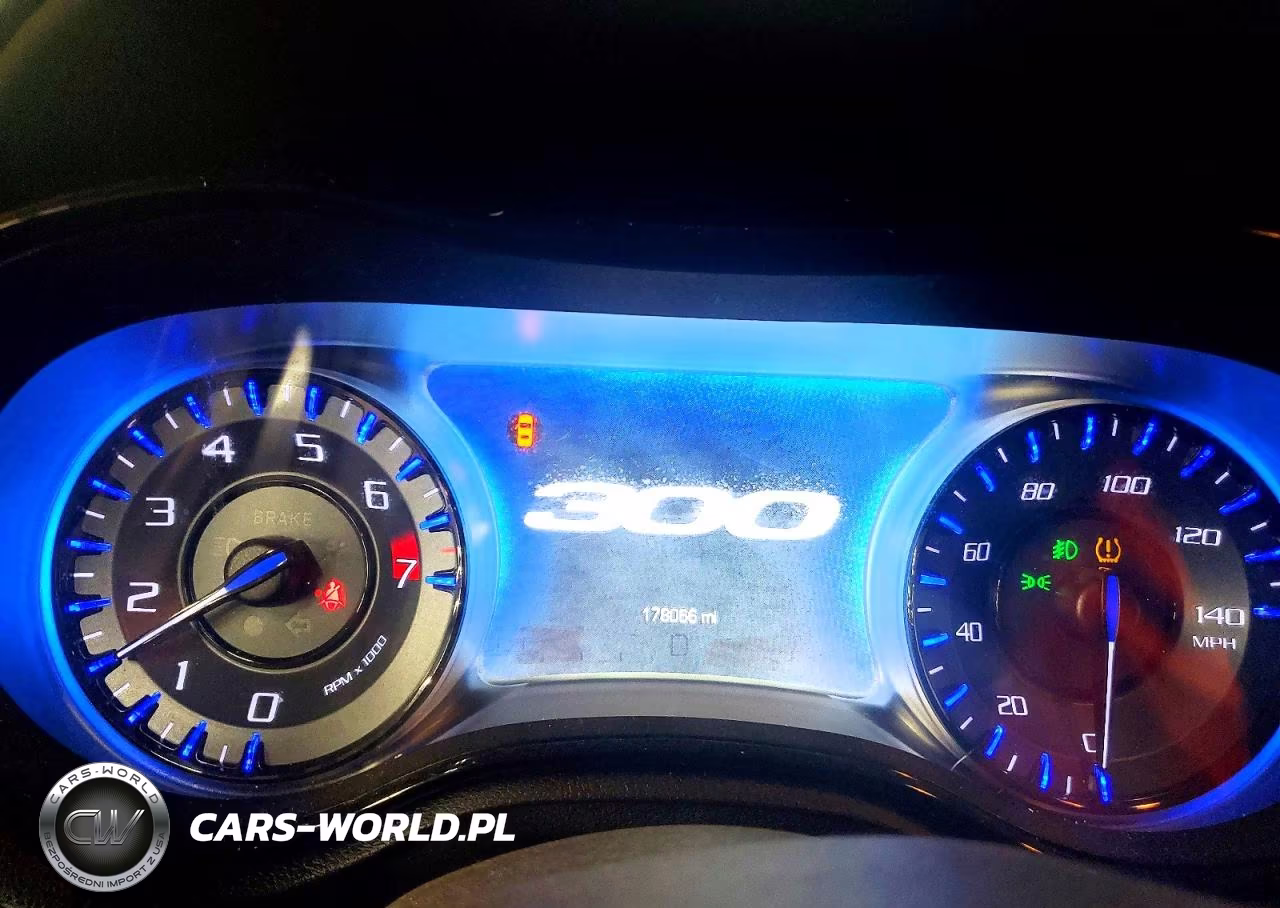 2017 Chrysler 300 S VIN:2C3CCABG4HH549877 - 9