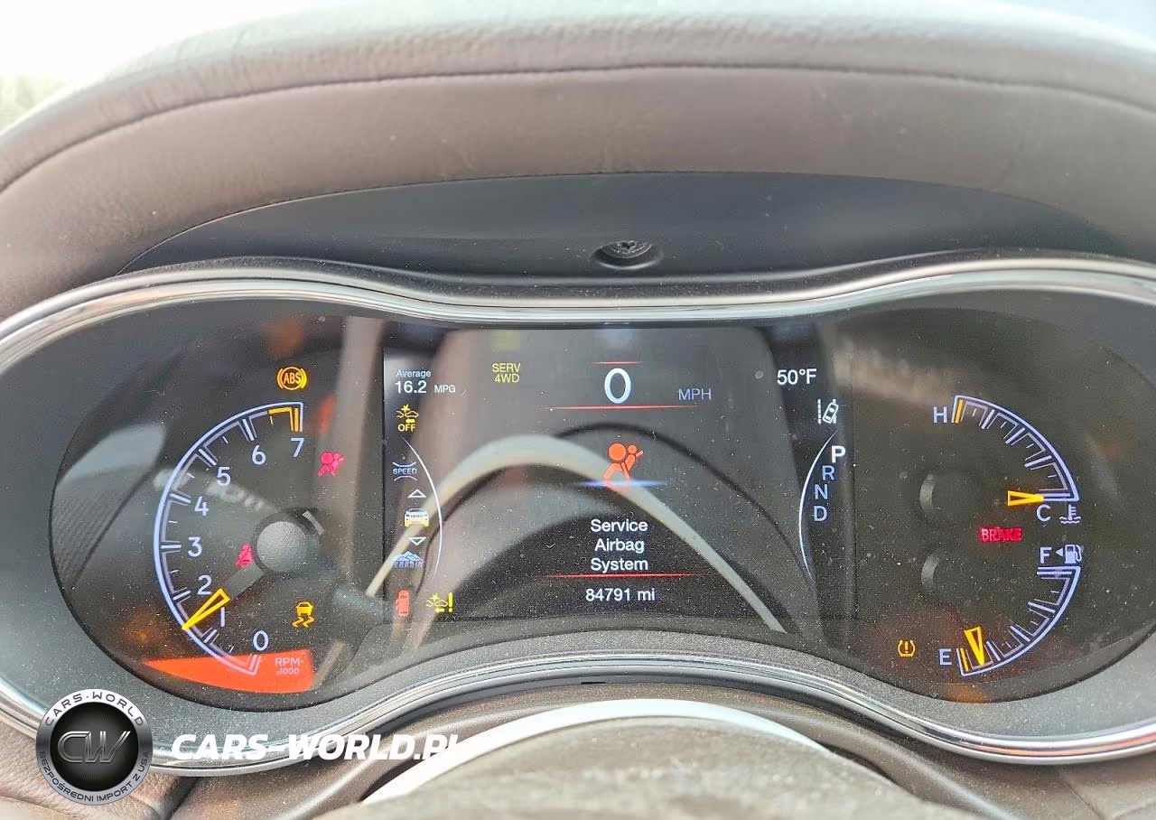 2018 Jeep Grand Cherokee Overland VIN:1C4RJFCG8JC398820 - 9