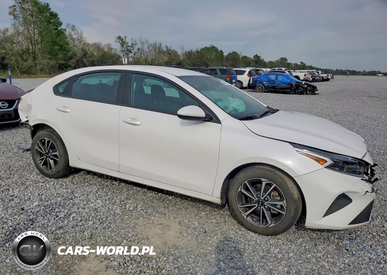 2023 Kia Forte Lxs VIN:3KPF24AD8PE535060 - 4