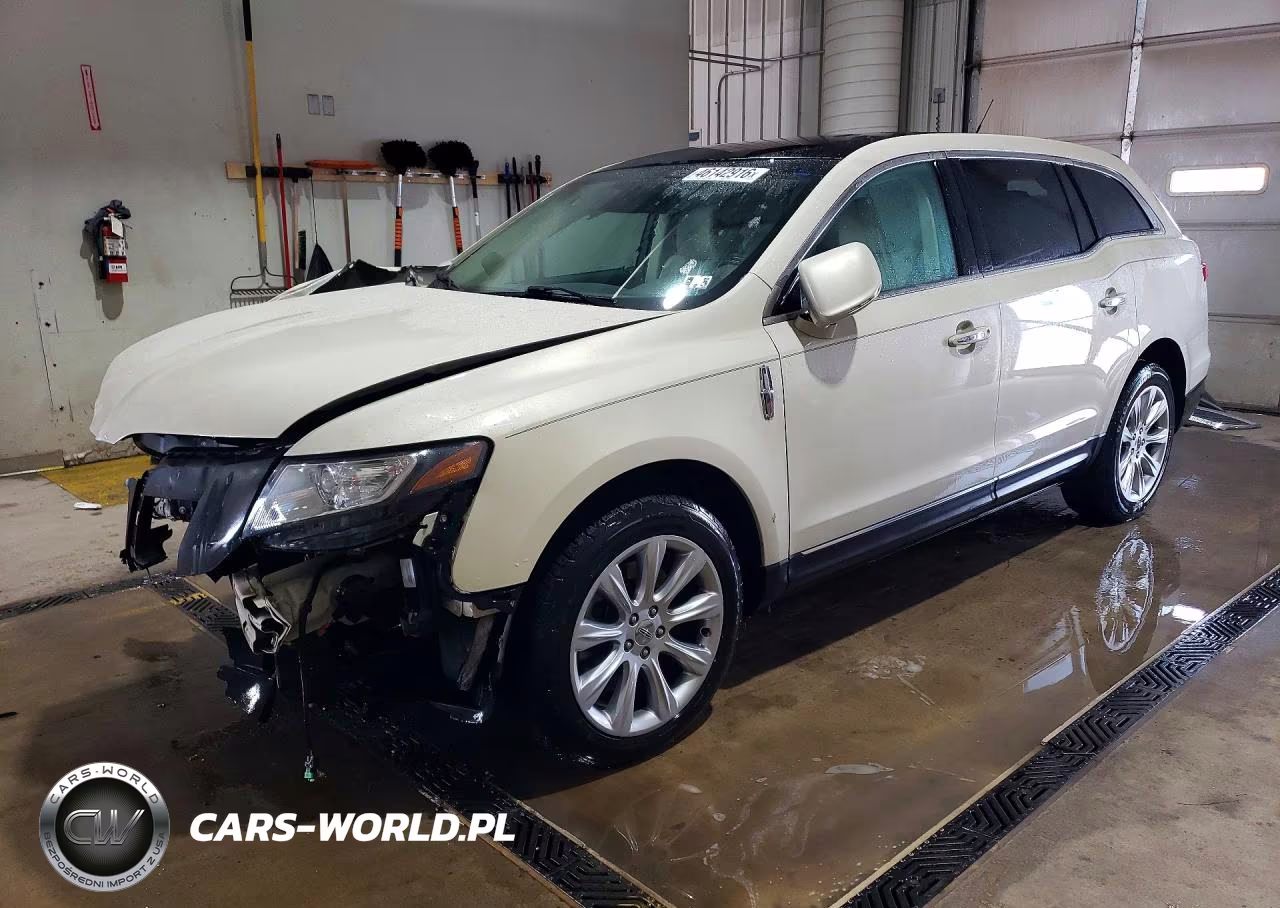 2015 Lincoln Mkt – zdjęcie 1 z 14