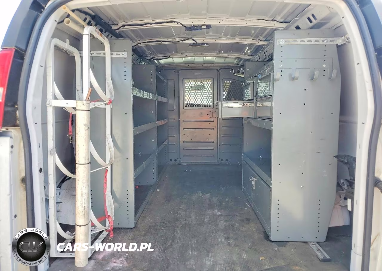 2023 Chevrolet Express G2500 VIN:1GCWGAFP8P1106958 - 10