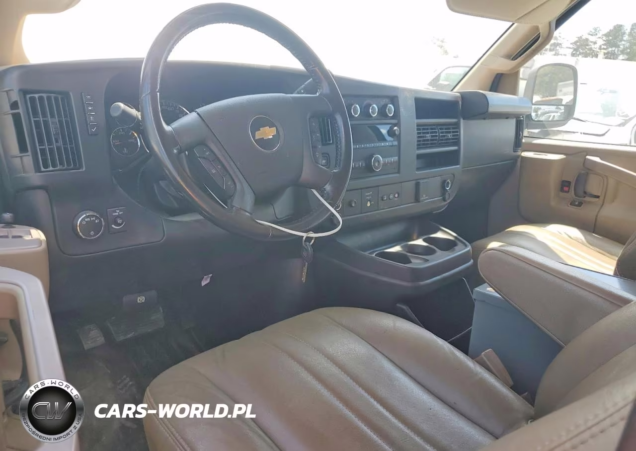2023 Chevrolet Express G2500 VIN:1GCWGAFP8P1106958 - 8