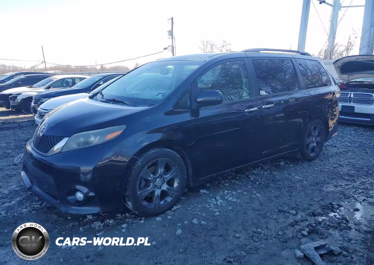 2016 Toyota Sienna Se 8-Passenger