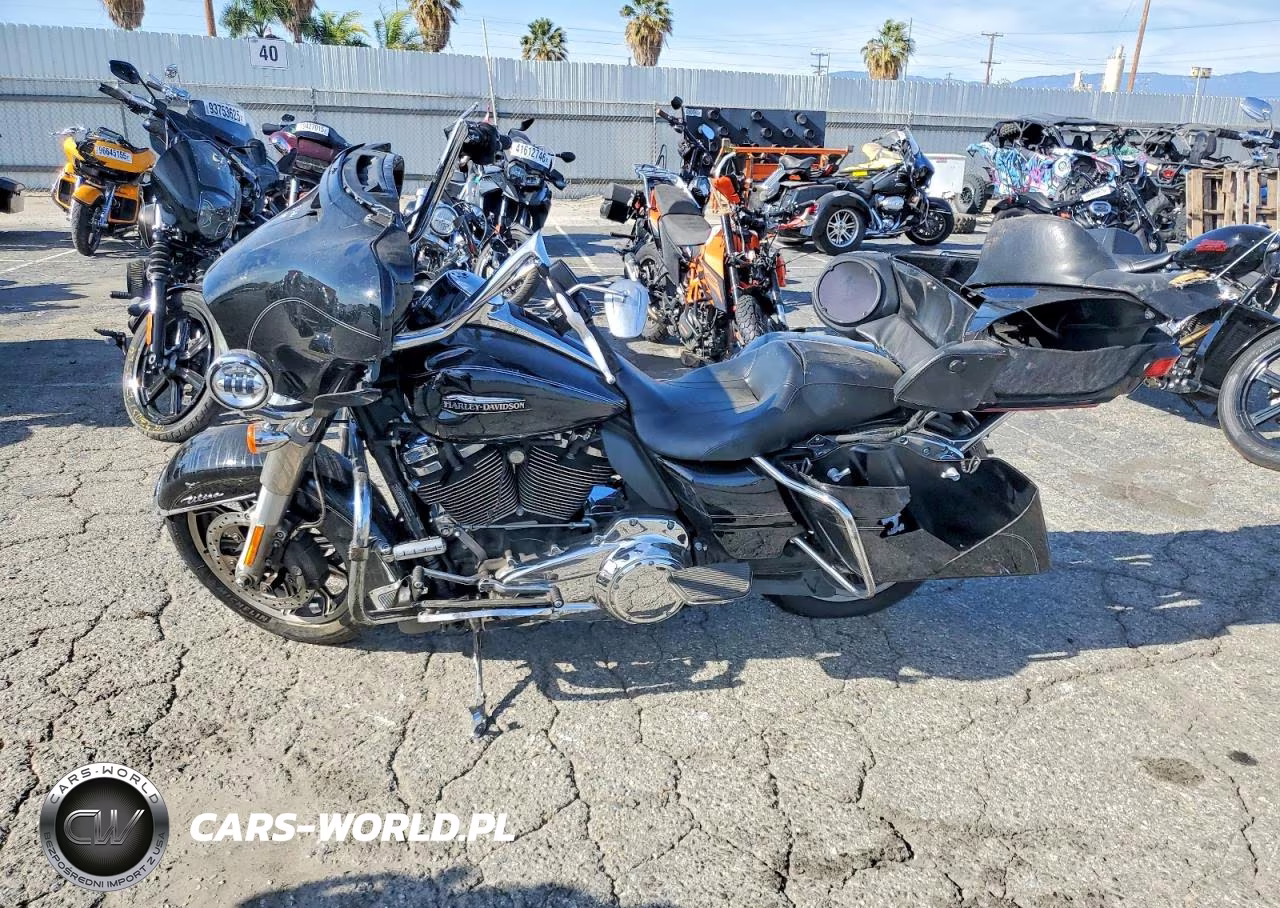 2017 Harley Davidson Flhtcu Ultra Classic Electra Glide VIN:1HD1FCC19HB679449 - 3