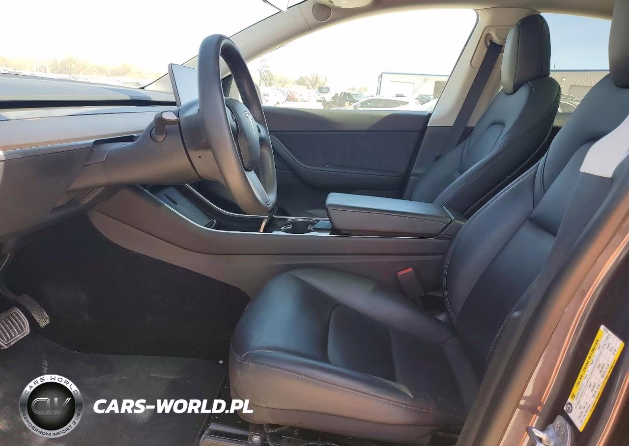 2020 Tesla Model Y VIN:5YJYGDEE6LF031530 - 7