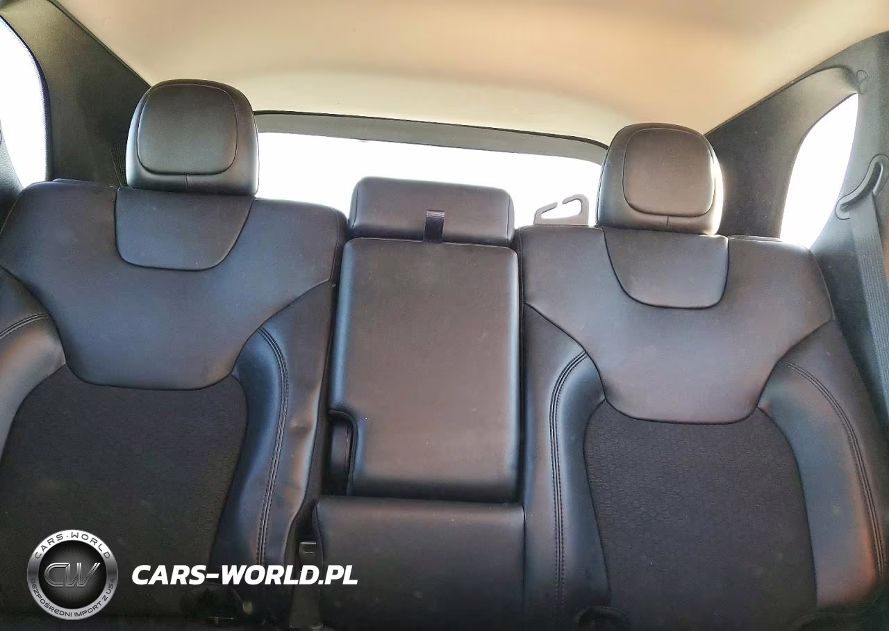 2020 Jeep Cherokee Latitude Plus VIN:1C4PJLLBXLD624220 - 10