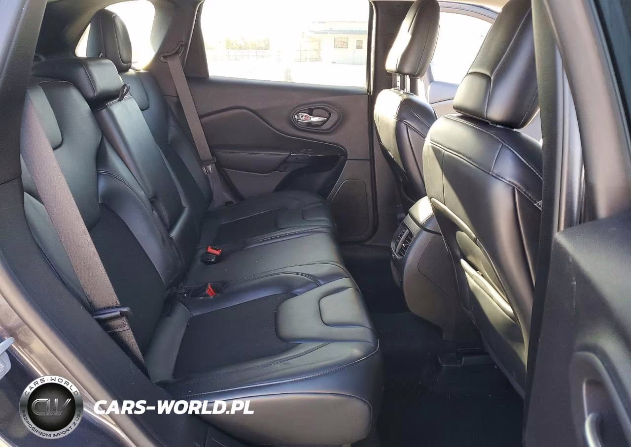 2020 Jeep Cherokee Latitude Plus VIN:1C4PJLLBXLD624220 - 11