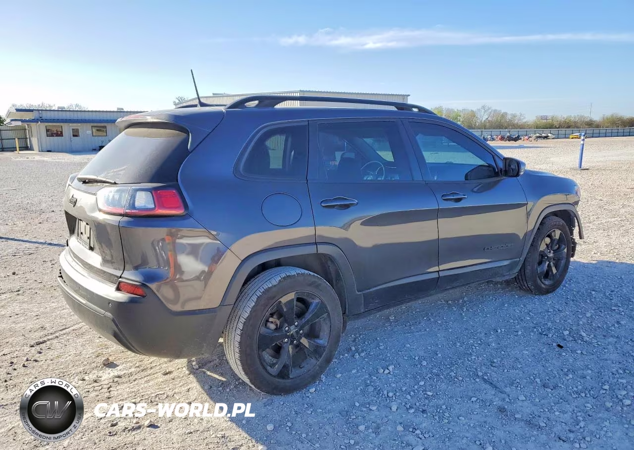 2020 Jeep Cherokee Latitude Plus VIN:1C4PJLLBXLD624220 - 3