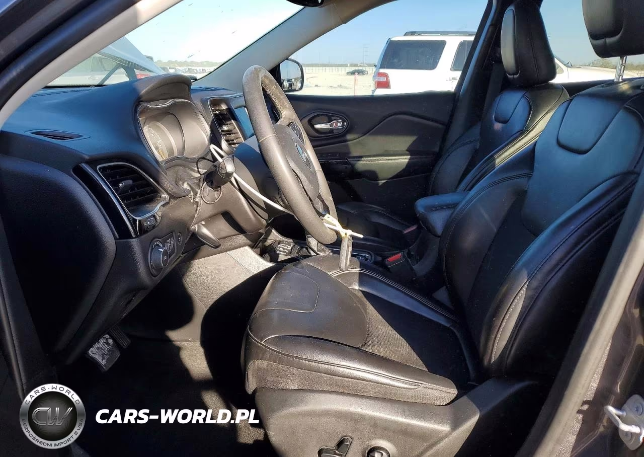 2020 Jeep Cherokee Latitude Plus VIN:1C4PJLLBXLD624220 - 7