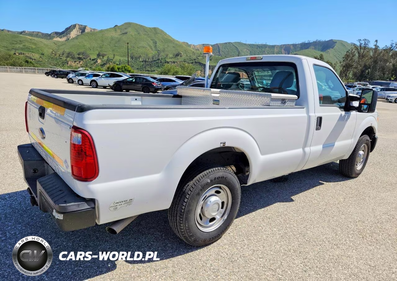 2013 Ford F250 Super Duty VIN:1FTBF2A62DEB82377 - 3