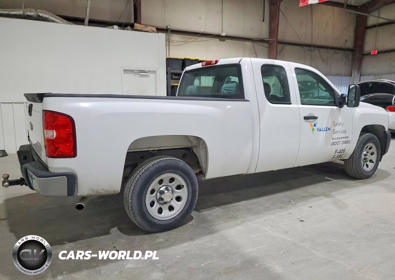 2013 Chevrolet Silverado C1500 VIN:1GCRCPEA2DZ268378 - 3