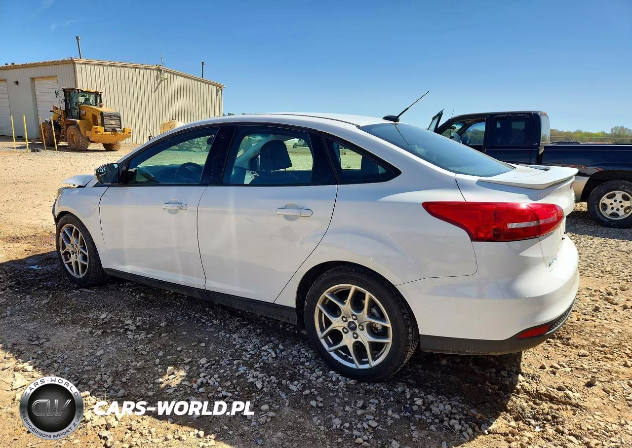 2015 Ford Focus Se VIN:1FADP3F21FL246933 - 2