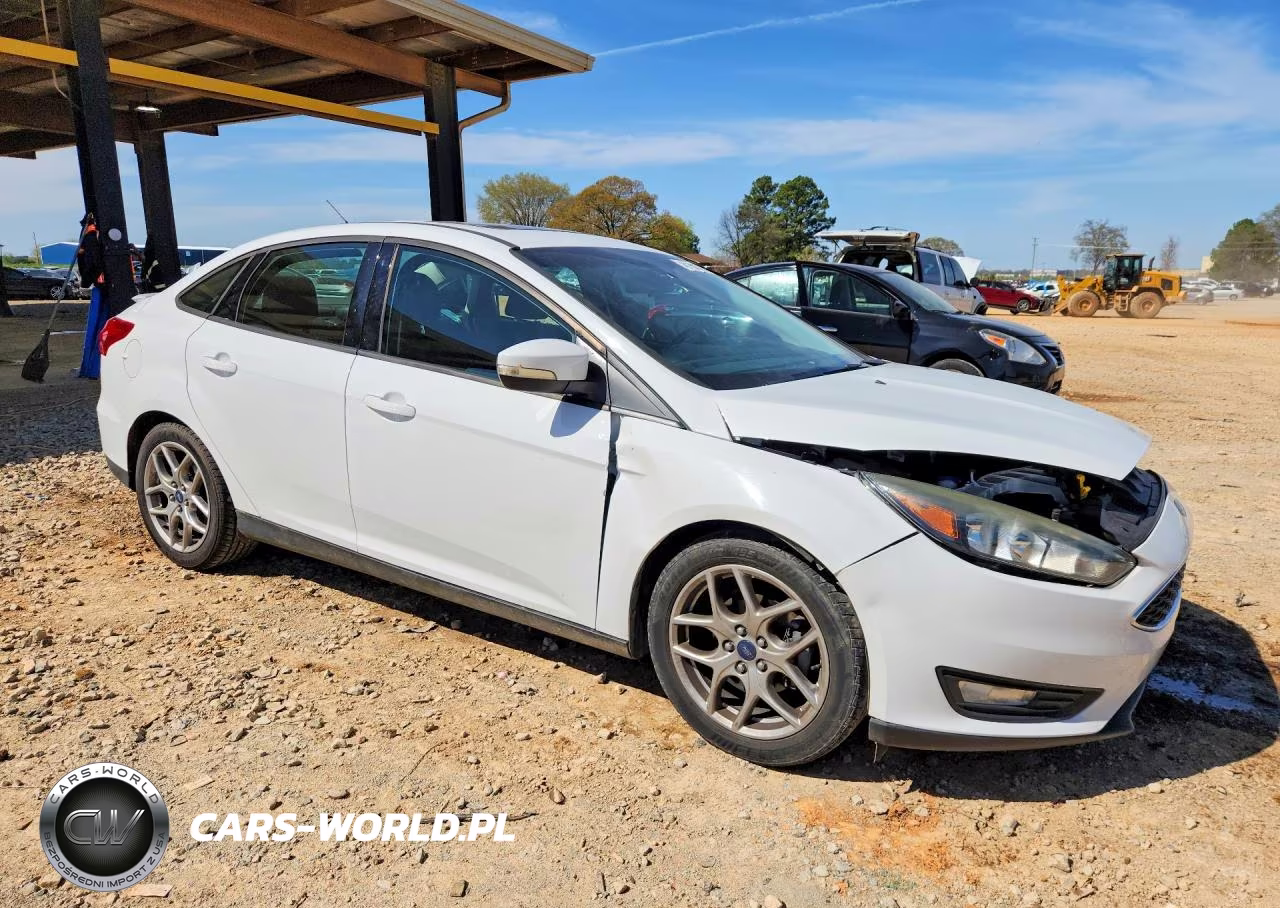 2015 Ford Focus Se VIN:1FADP3F21FL246933 - 4