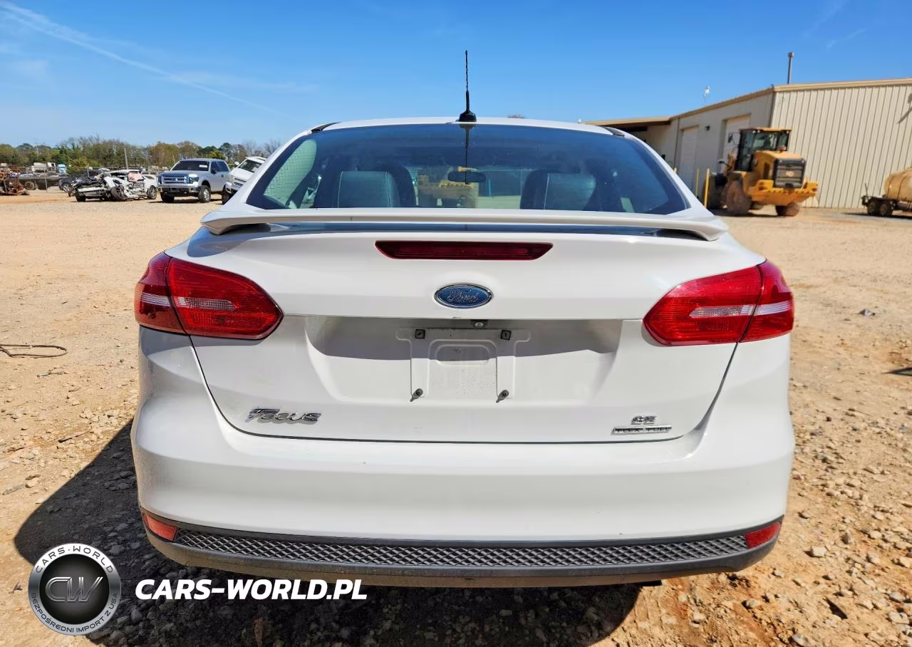 2015 Ford Focus Se VIN:1FADP3F21FL246933 - 6
