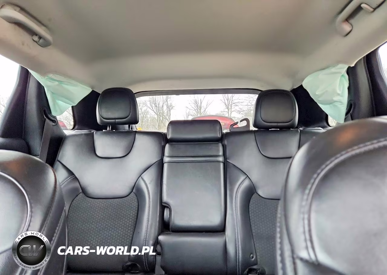 2019 Jeep Cherokee Latitude Plus VIN:1C4PJMLB2KD390675 - 10