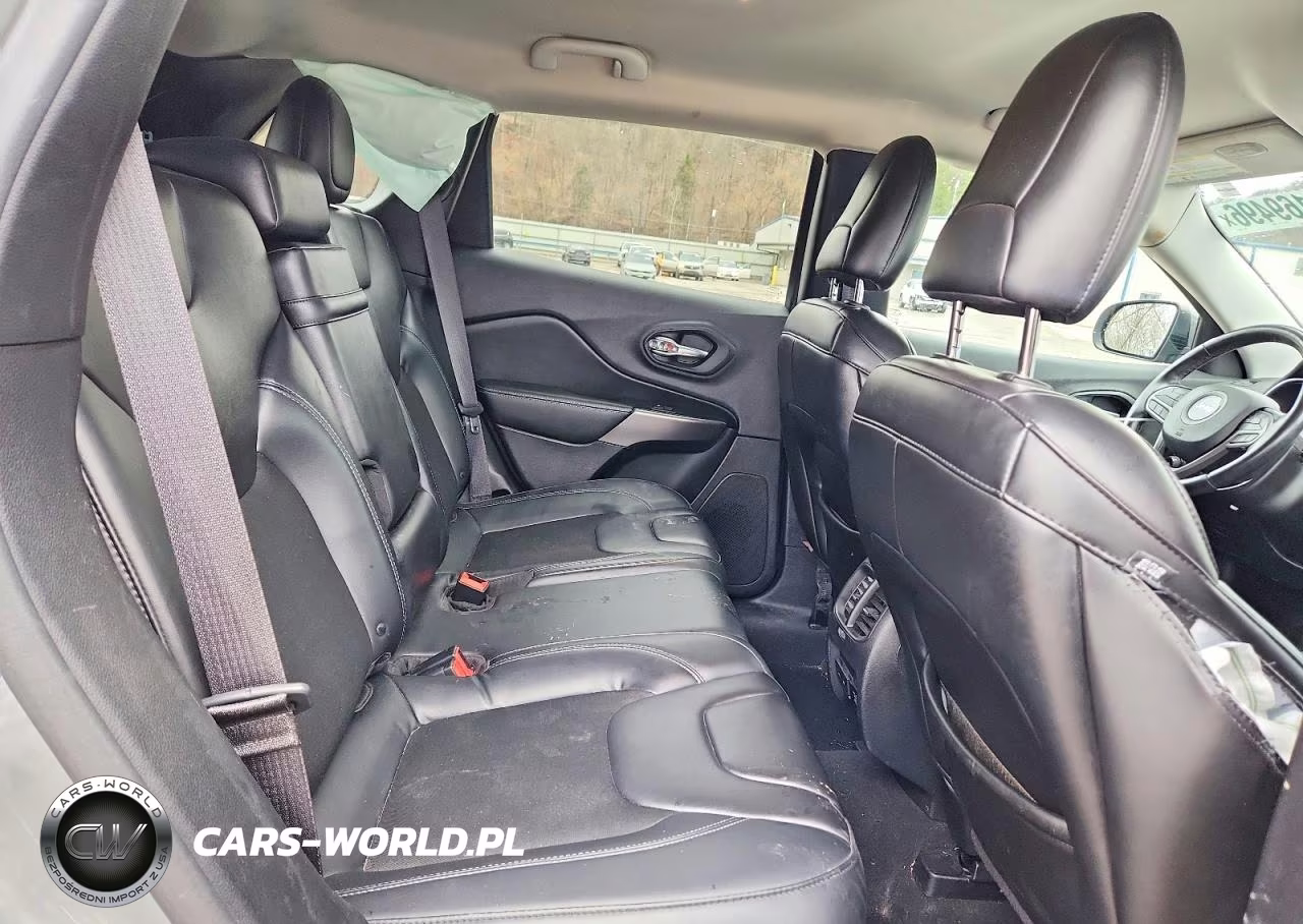 2019 Jeep Cherokee Latitude Plus VIN:1C4PJMLB2KD390675 - 11