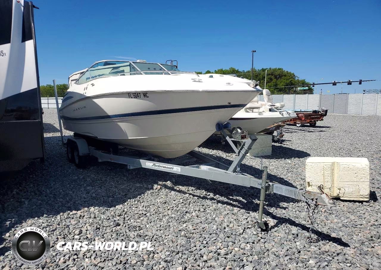 2003 Maxum Boat