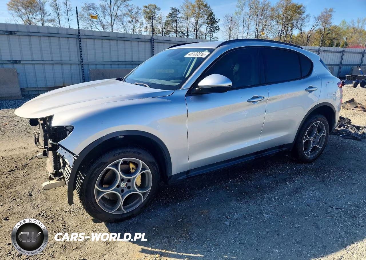 2018 Alfa Romeo Stelvio Sport