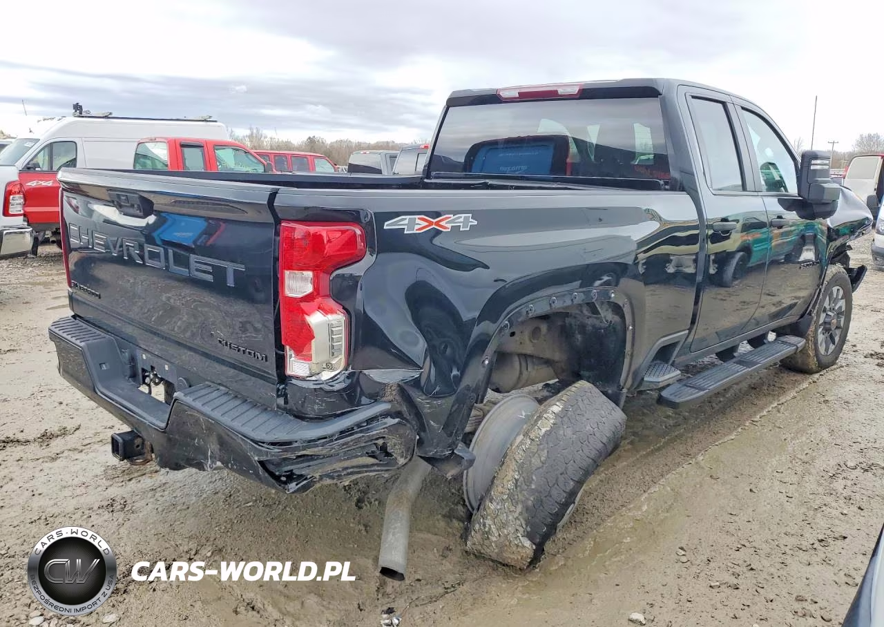 2023 Chevrolet Silverado K2500 Custom VIN:1GC5YME73PF158349 - 3