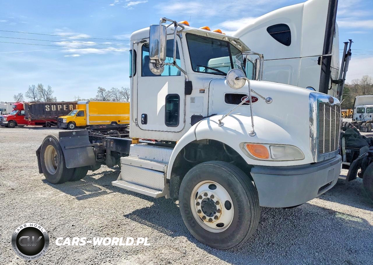 2016 Peterbilt 382 Semi Truck