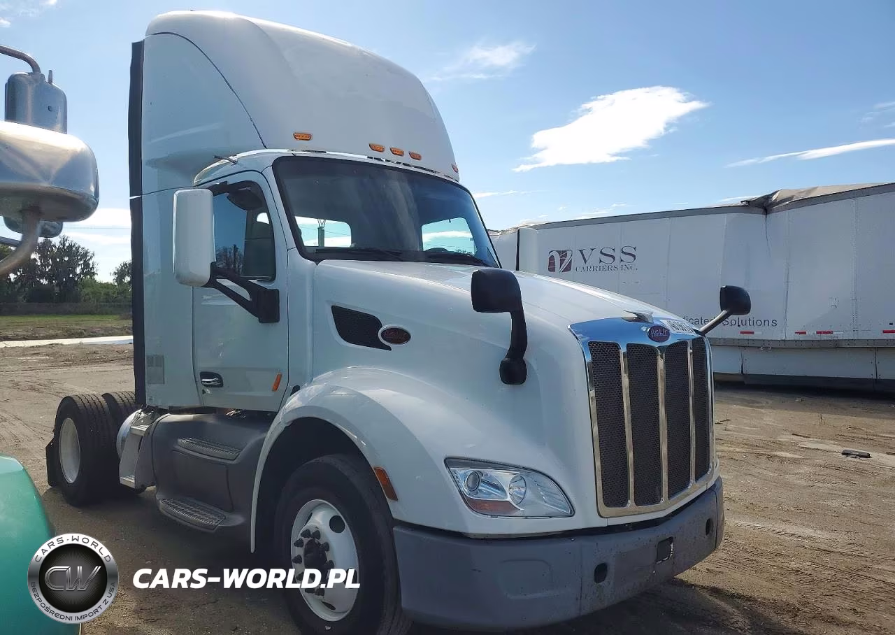 2017 Peterbilt 579 Semi Truck