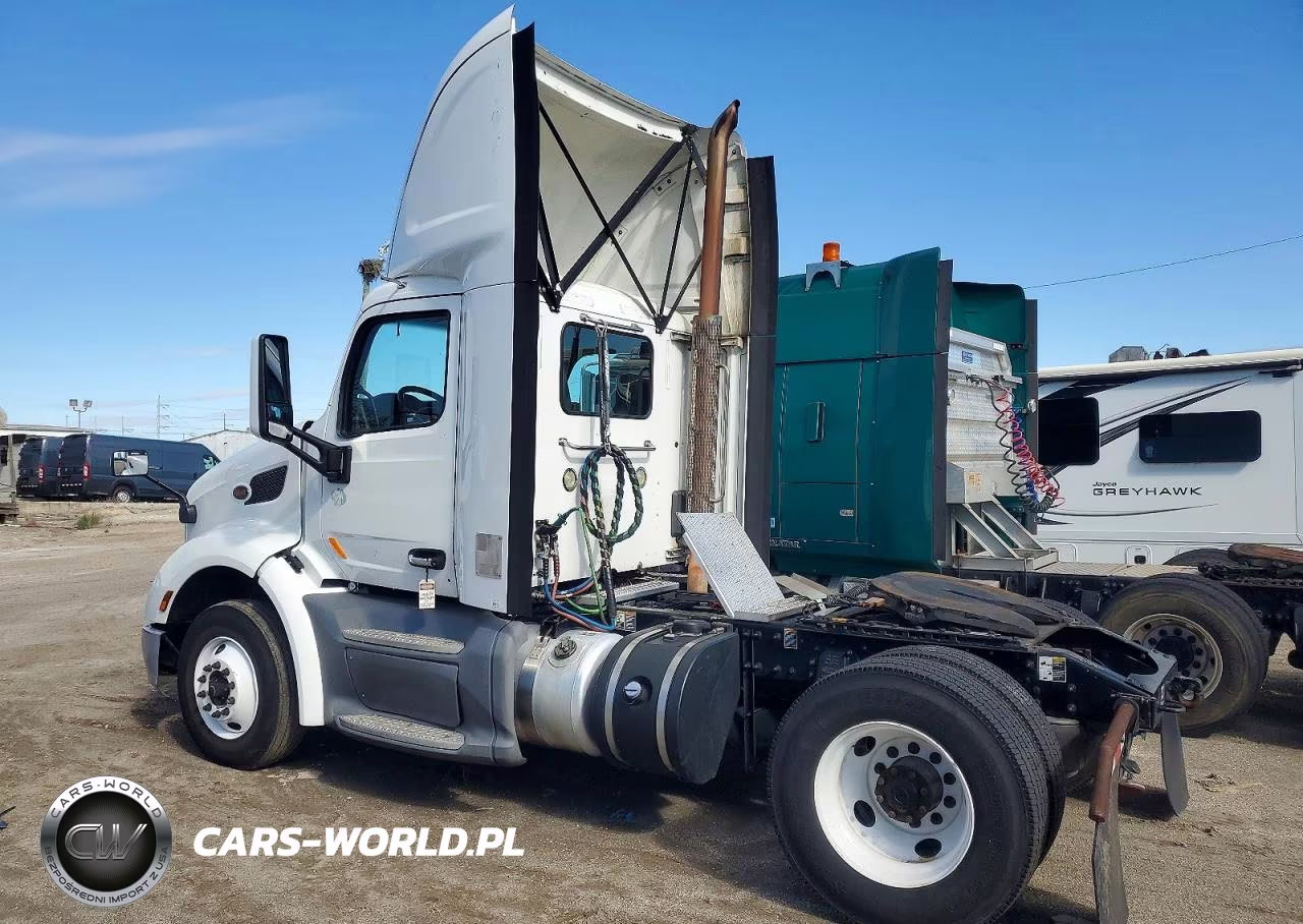 2017 Peterbilt 579 Semi Truck VIN:1XPBA48X5HD428857 - 3