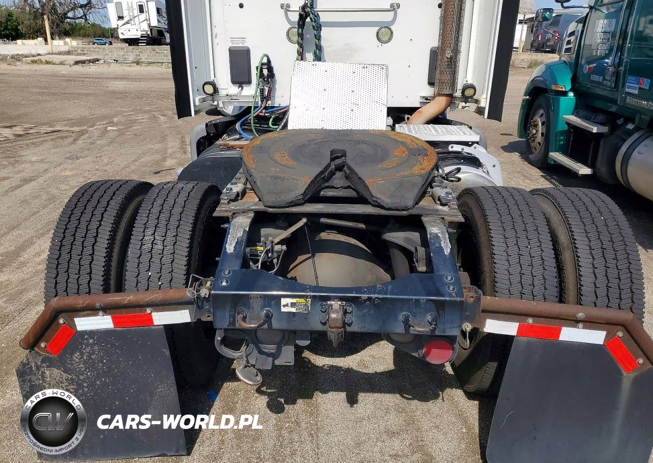 2017 Peterbilt 579 Semi Truck VIN:1XPBA48X5HD428857 - 9